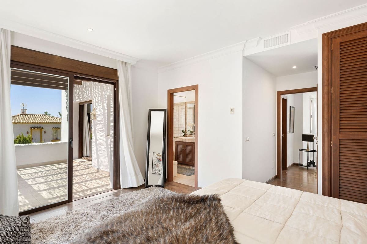 4 sypialnia Willa na sprzedaż w San Pedro de Alcantara z basenem garażem - 2 195 000 € (Ref: 9360582)