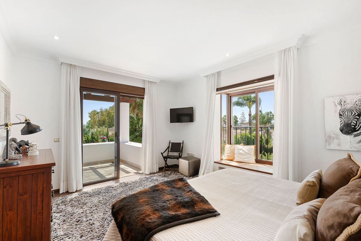 4 sypialnia Willa na sprzedaż w San Pedro de Alcantara z basenem garażem - 2 195 000 € (Ref: 9360582)