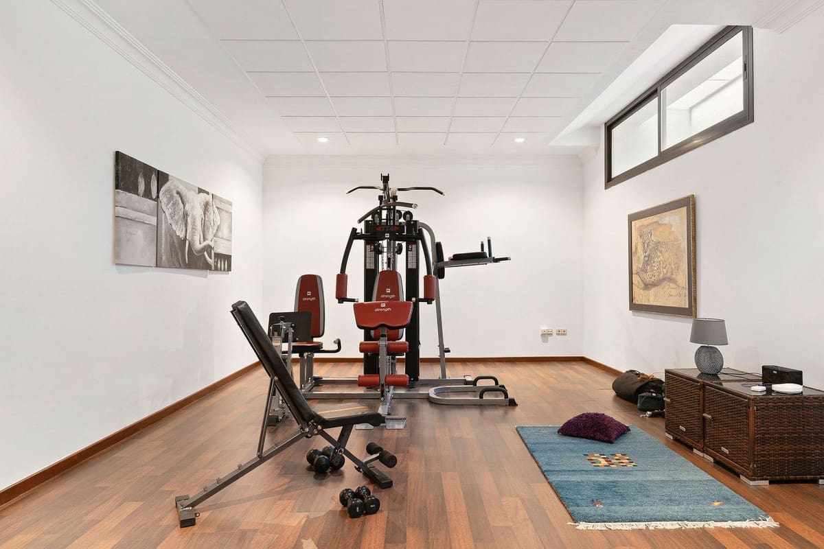 4 sypialnia Willa na sprzedaż w San Pedro de Alcantara z basenem garażem - 2 195 000 € (Ref: 9360582)