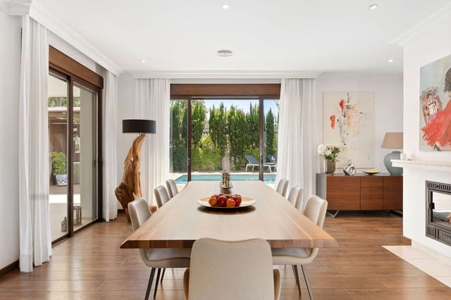 4 sypialnia Willa na sprzedaż w San Pedro de Alcantara, Marbella z basenem garażem - 2 195 000 € (Ref: 9360582)