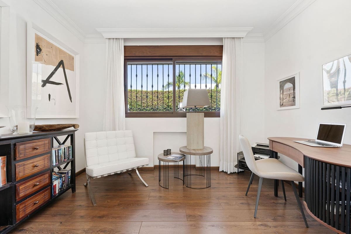 4 sypialnia Willa na sprzedaż w San Pedro de Alcantara z basenem garażem - 2 195 000 € (Ref: 9360582)