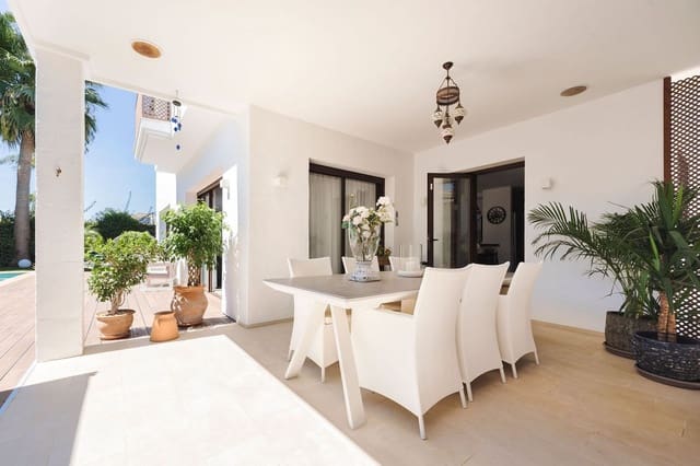 4 sypialnia Willa na sprzedaż w San Pedro de Alcantara, Marbella z basenem garażem - 2 195 000 € (Ref: 9360582)