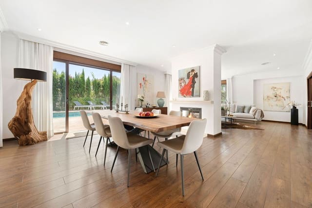 4 sypialnia Willa na sprzedaż w San Pedro de Alcantara, Marbella z basenem garażem - 2 195 000 € (Ref: 9360582)