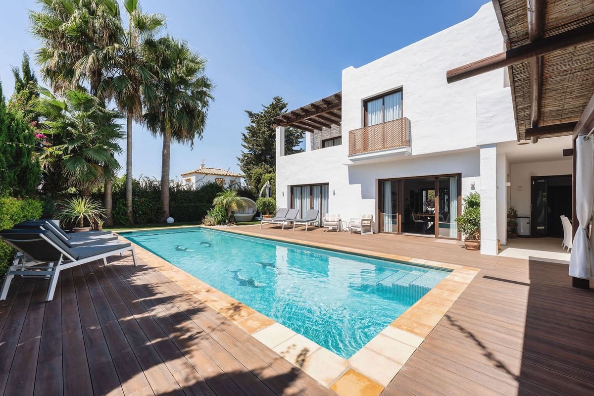 4 sypialnia Willa na sprzedaż w San Pedro de Alcantara z basenem garażem - 2 195 000 € (Ref: 9360582)