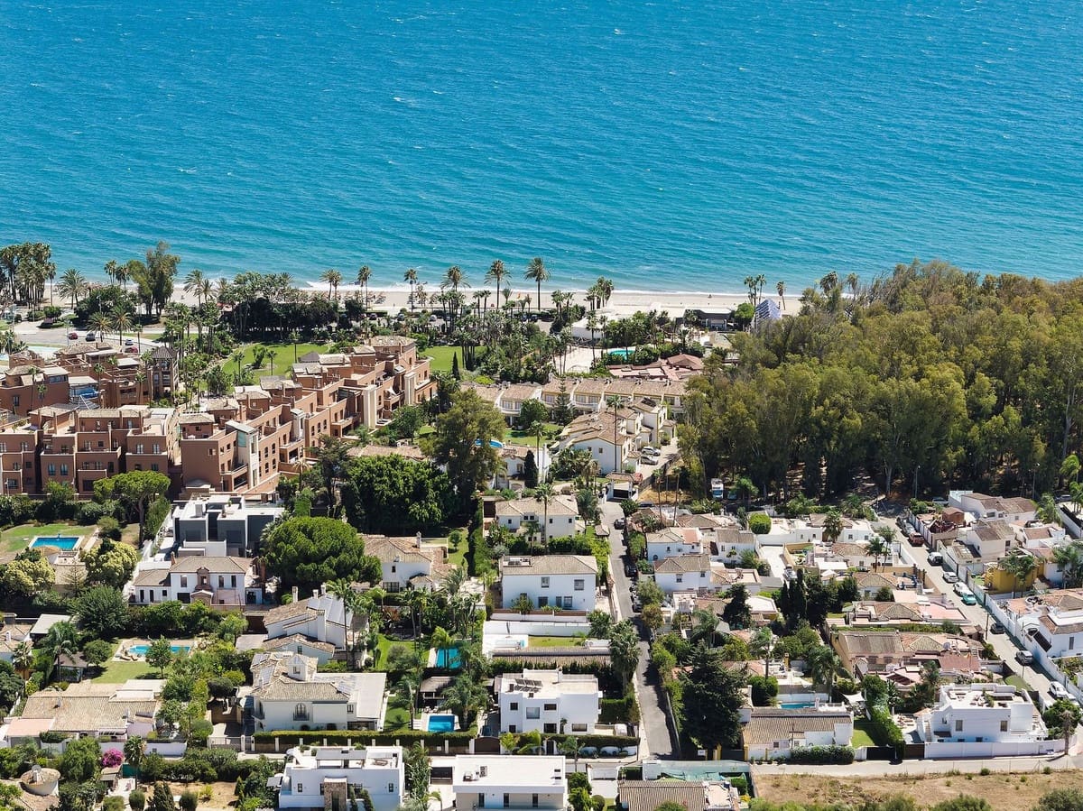 4 sypialnia Willa na sprzedaż w San Pedro de Alcantara z basenem garażem - 2 195 000 € (Ref: 9360582)