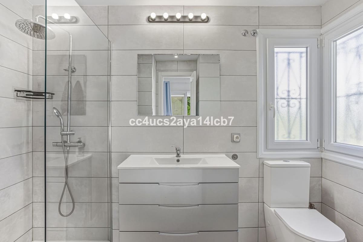 3 makuuhuone Omakotitalo myytävänä paikassa Calahonda mukana uima-altaan - 495 000 € (Ref: 9360749)