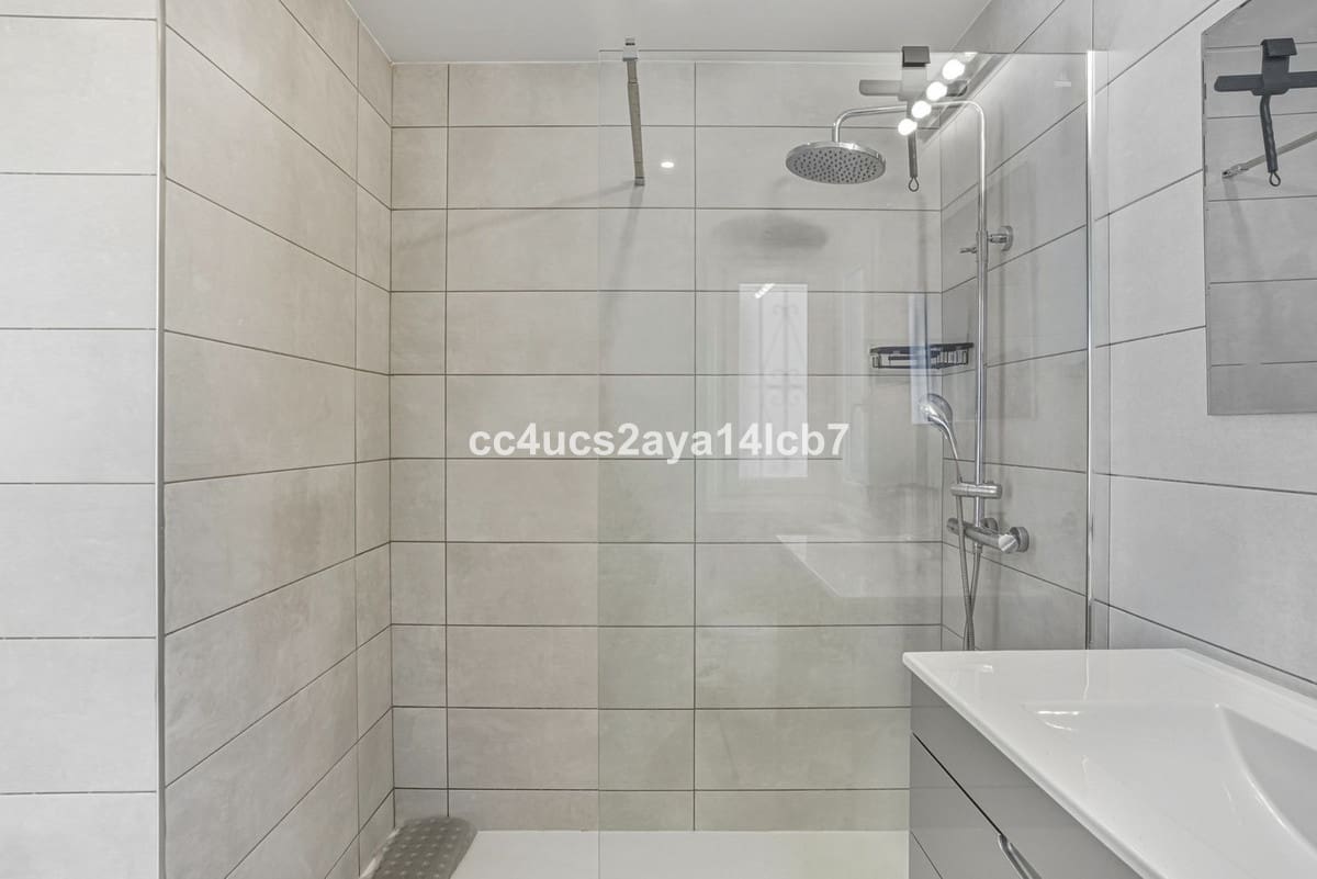 3 makuuhuone Omakotitalo myytävänä paikassa Calahonda mukana uima-altaan - 495 000 € (Ref: 9360749)