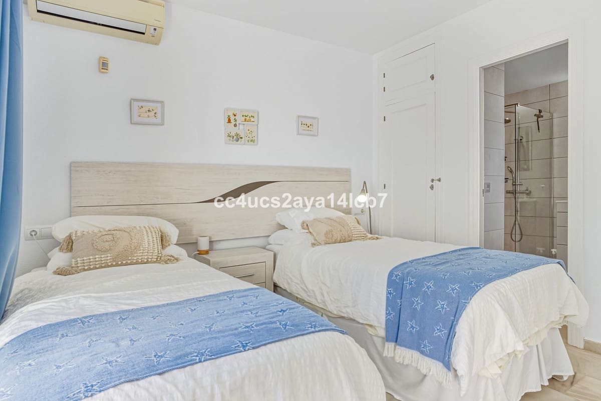 3 makuuhuone Omakotitalo myytävänä paikassa Calahonda mukana uima-altaan - 495 000 € (Ref: 9360749)