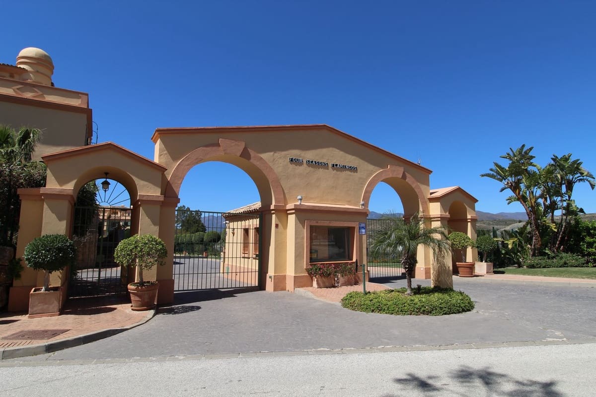 3 makuuhuone Huoneisto myytävänä paikassa Estepona mukana uima-altaan 
autotalli - 699 000 € (Ref: 9362765)