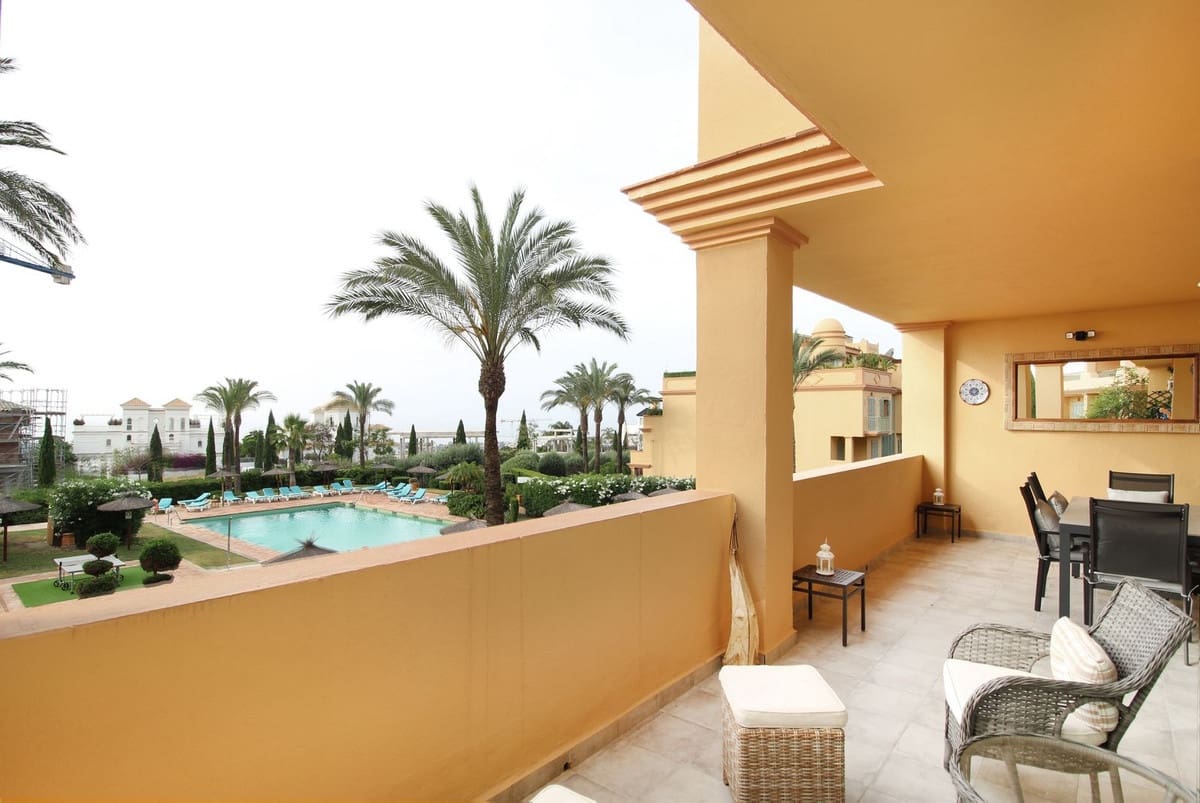 3 makuuhuone Huoneisto myytävänä paikassa Estepona mukana uima-altaan 
autotalli - 699 000 € (Ref: 9362765)