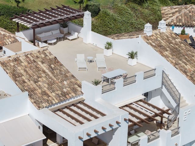 3 soverom Penthouse til salgs i Los Arqueros - Puerto del Almendro, Benahavís med svømmebasseng garasje - € 829 000 (Ref: 9363021)