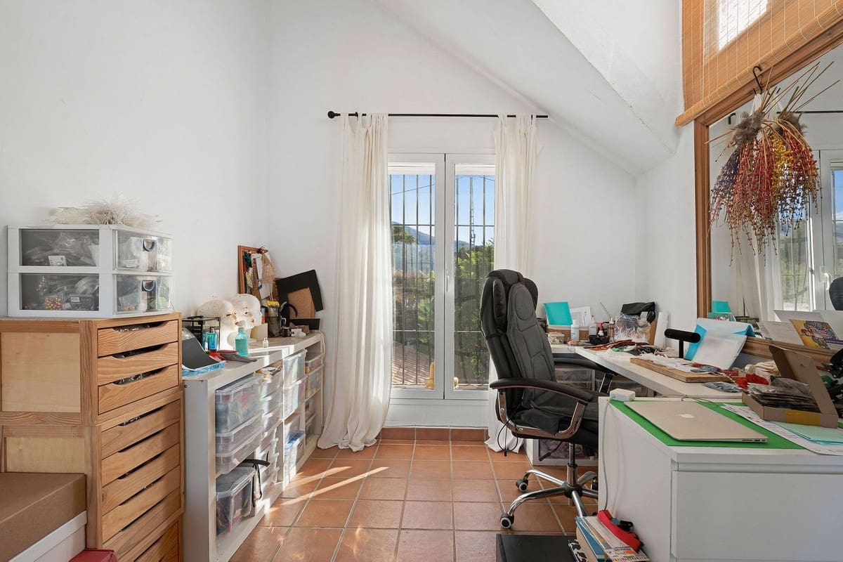 4 sypialnia Willa na sprzedaż w Alhaurin de la Torre z basenem garażem - 639 000 € (Ref: 9363304)