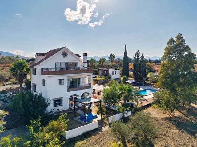 4 soveværelse Villa til salg i Alhaurín de la Torre med swimmingpool garage - € 639.000 (Ref: 9363304)