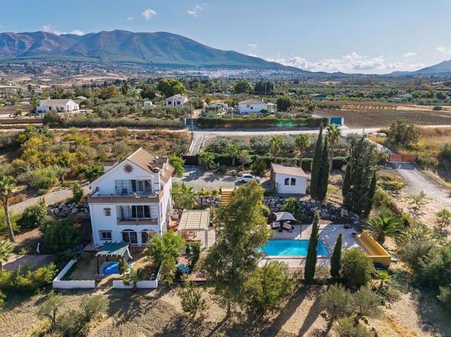 4 soveværelse Villa til salg i Alhaurín de la Torre med swimmingpool garage - € 639.000 (Ref: 9363304)