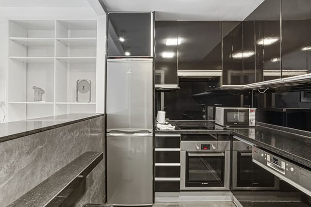 1 soverom Penthouse til salgs i Puerto Banus, Marbella - € 699 000 (Ref: 9366906)