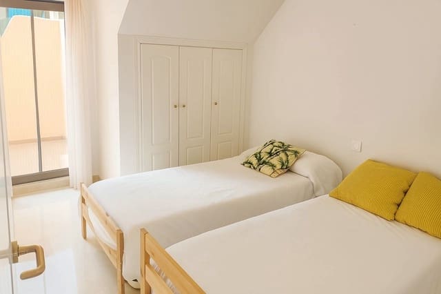 2 bedroom Penthouse for sale in La Duquesa / Puerto de la Duquesa, Manilva with pool garage - € 260,000 (Ref: 9367764)