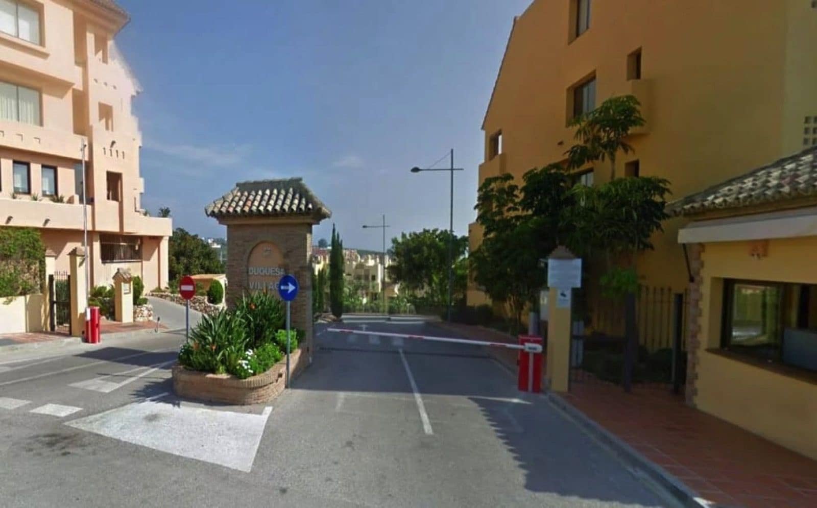 2 bedroom Penthouse for sale in La Duquesa / Puerto de la Duquesa with pool garage - € 260,000 (Ref: 9367764)