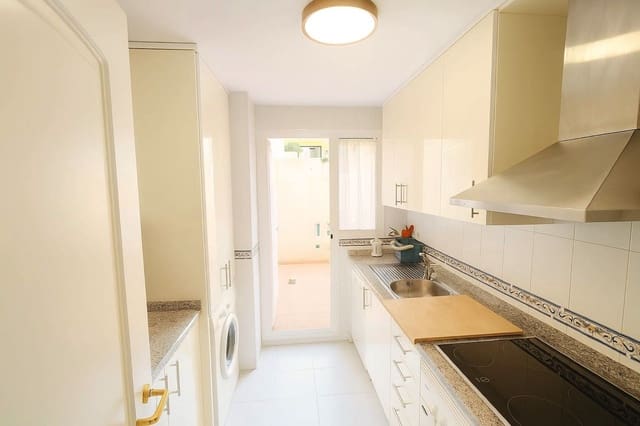 2 bedroom Penthouse for sale in La Duquesa / Puerto de la Duquesa, Manilva with pool garage - € 260,000 (Ref: 9367764)