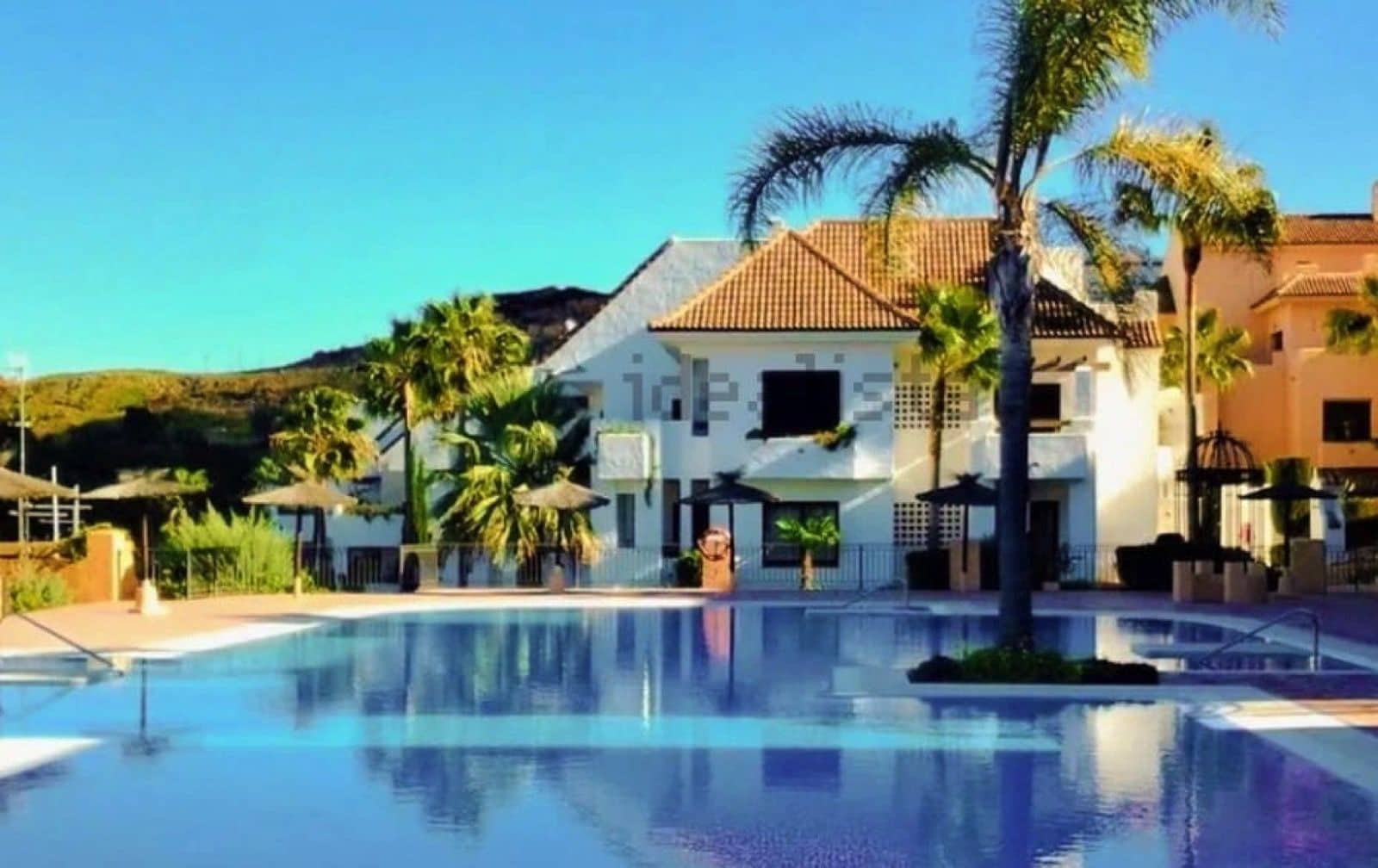 2 bedroom Penthouse for sale in La Duquesa / Puerto de la Duquesa with pool garage - € 260,000 (Ref: 9367764)