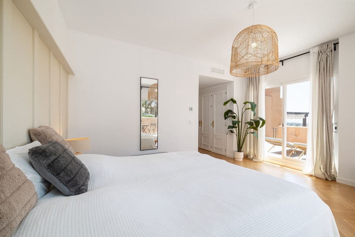 3 sypialnia Penthouse na sprzedaż w Nueva Andalucia z basenem garażem - 1 145 000 € (Ref: 9367765)