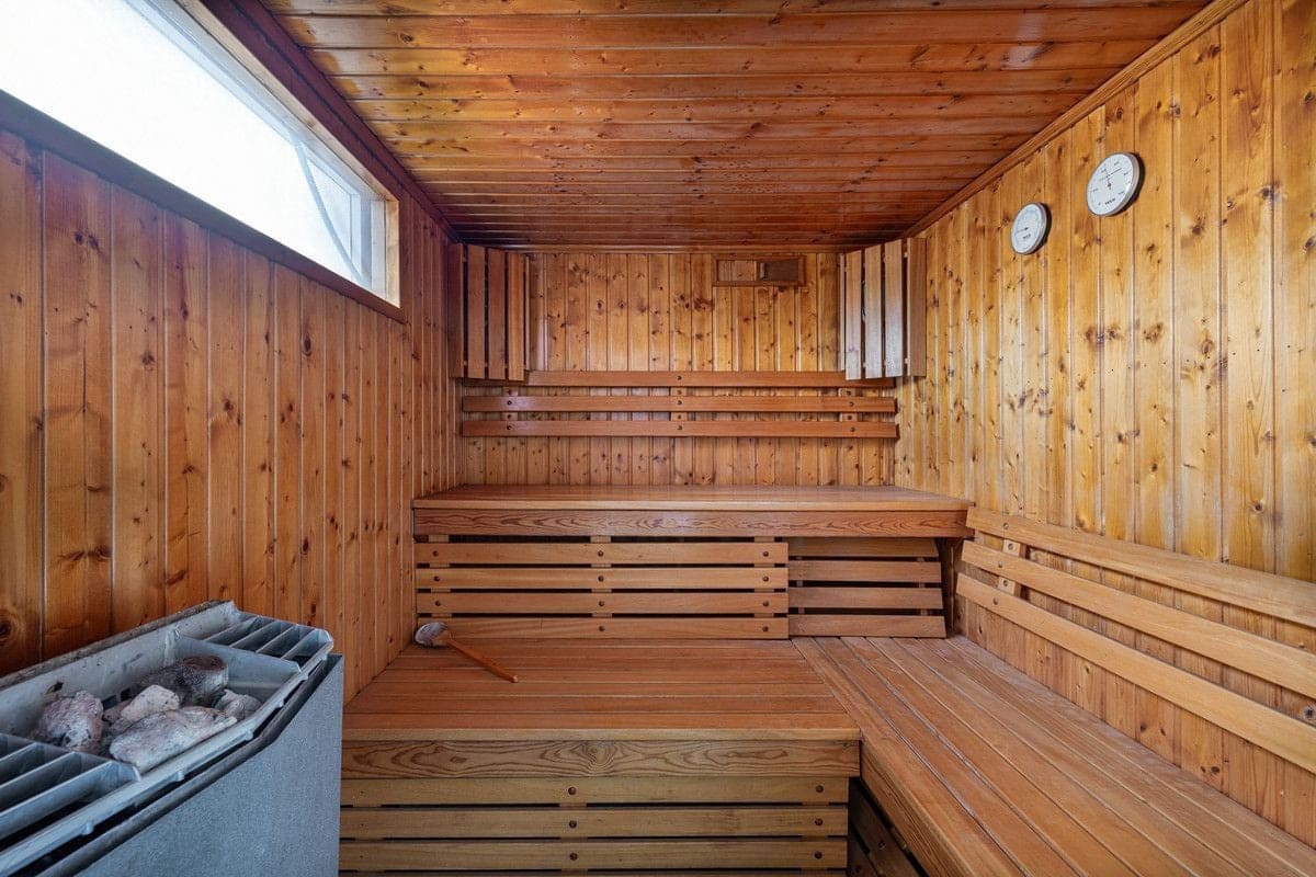 3 sypialnia Penthouse na sprzedaż w Nueva Andalucia z basenem garażem - 1 145 000 € (Ref: 9367765)