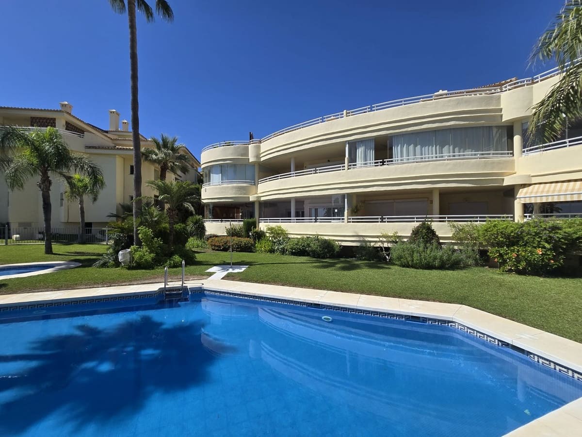 2 bedroom Apartment for sale in Torrequebrada with pool garage - € 660,000 (Ref: 9373812)