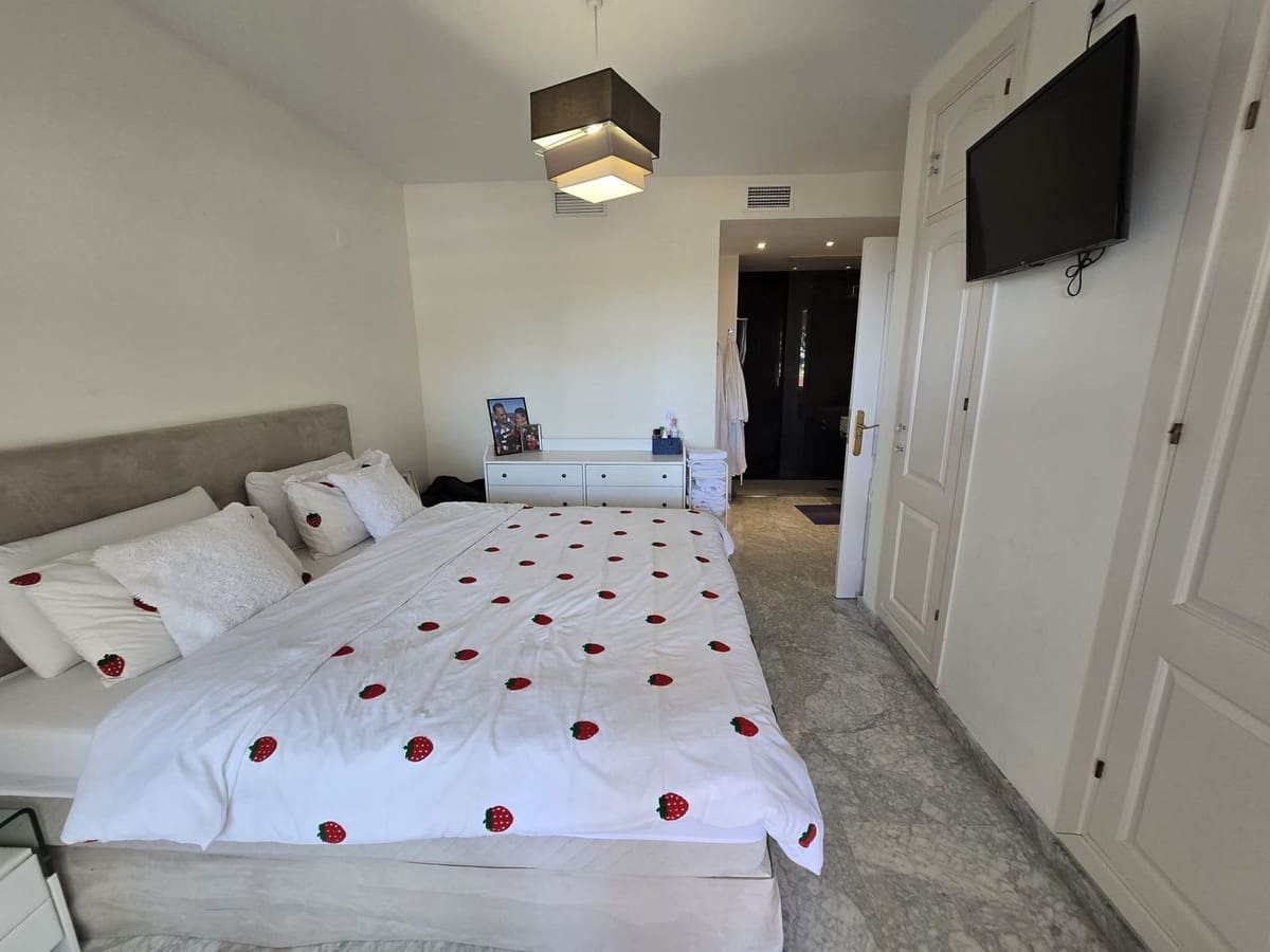 2 bedroom Apartment for sale in Torrequebrada with pool garage - € 660,000 (Ref: 9373812)