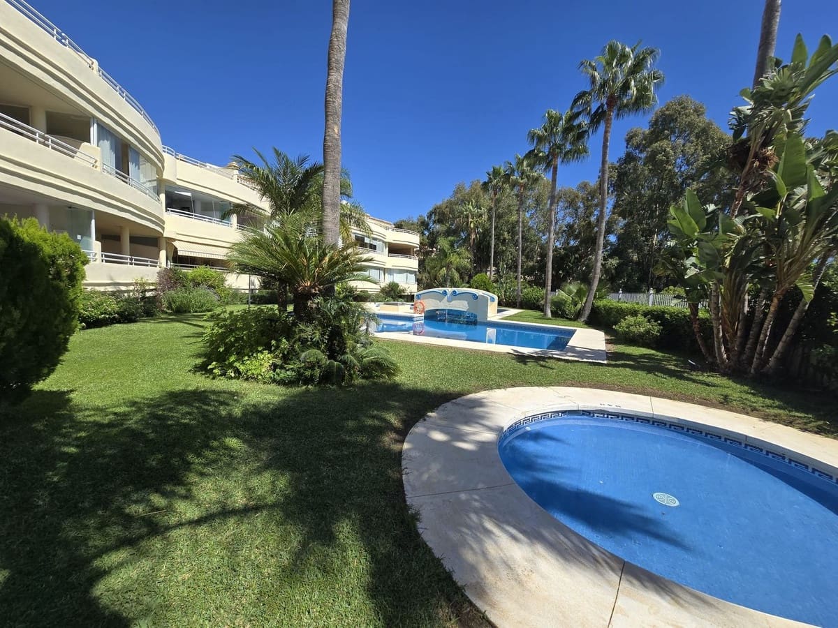 2 bedroom Apartment for sale in Torrequebrada with pool garage - € 660,000 (Ref: 9373812)