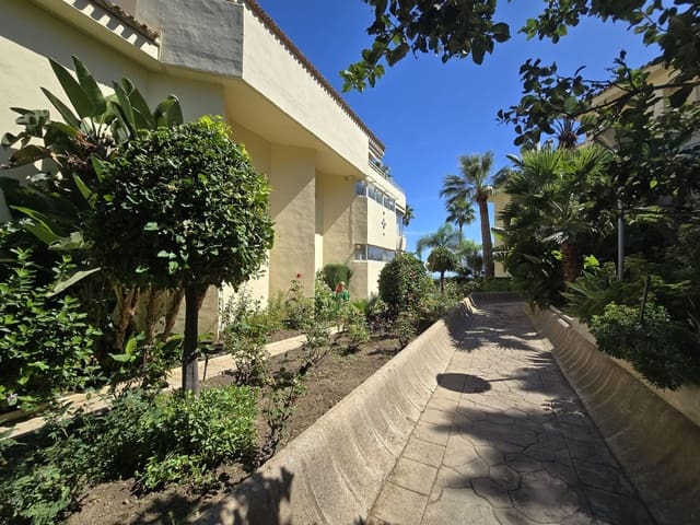 2 soverom Leilighet til salgs i Torrequebrada, Benalmádena med svømmebasseng garasje - € 660 000 (Ref: 9373812)
