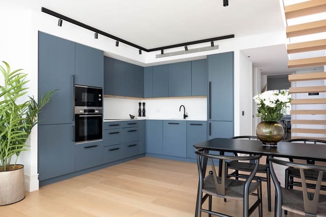 2 makuuhuone Huoneisto myytävänä paikassa Nueva Andalucia, Marbella mukana uima-altaan 
autotalli - 495 000 € (Ref: 9374148)