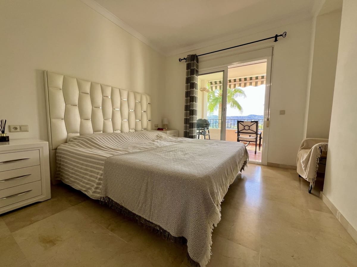 2 sovrum Lägenhet till salu i La Cala Hills med pool - 349 500 € (Ref: 9378523)