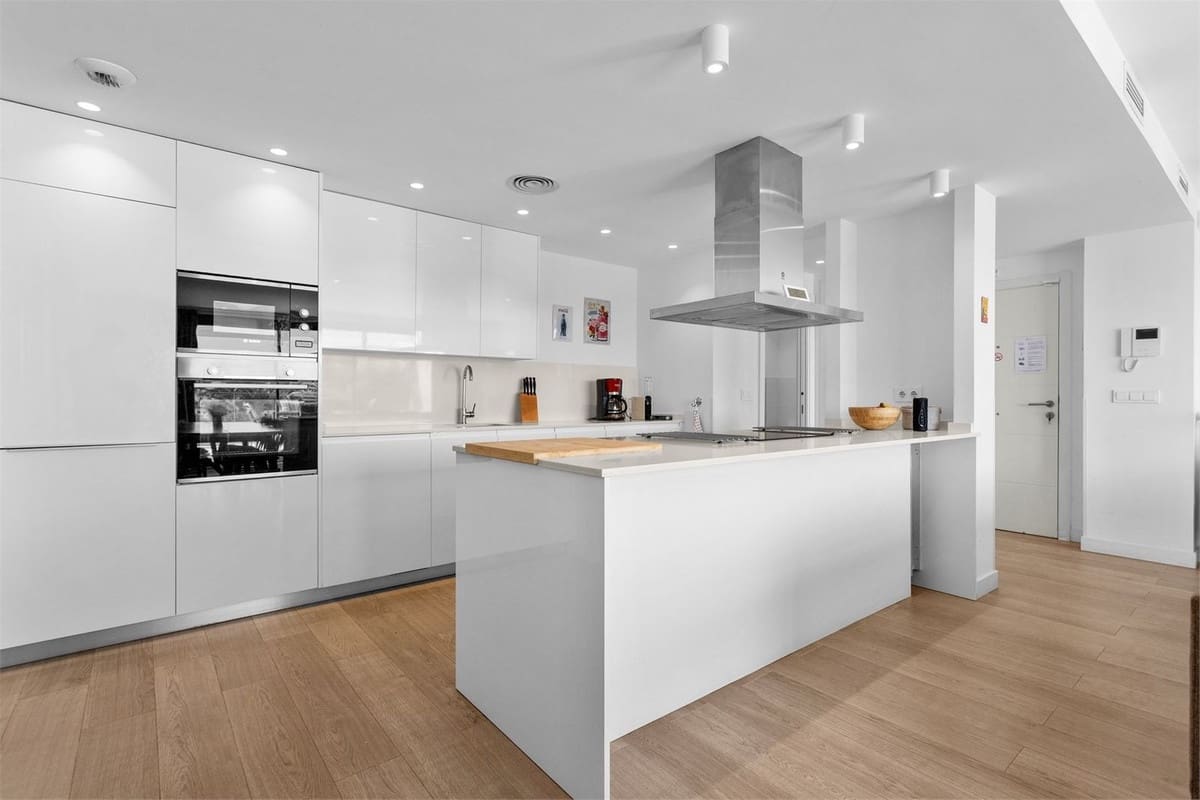 3 bedroom Apartment for sale in Mijas Costa with pool garage - € 619,000 (Ref: 9379310)