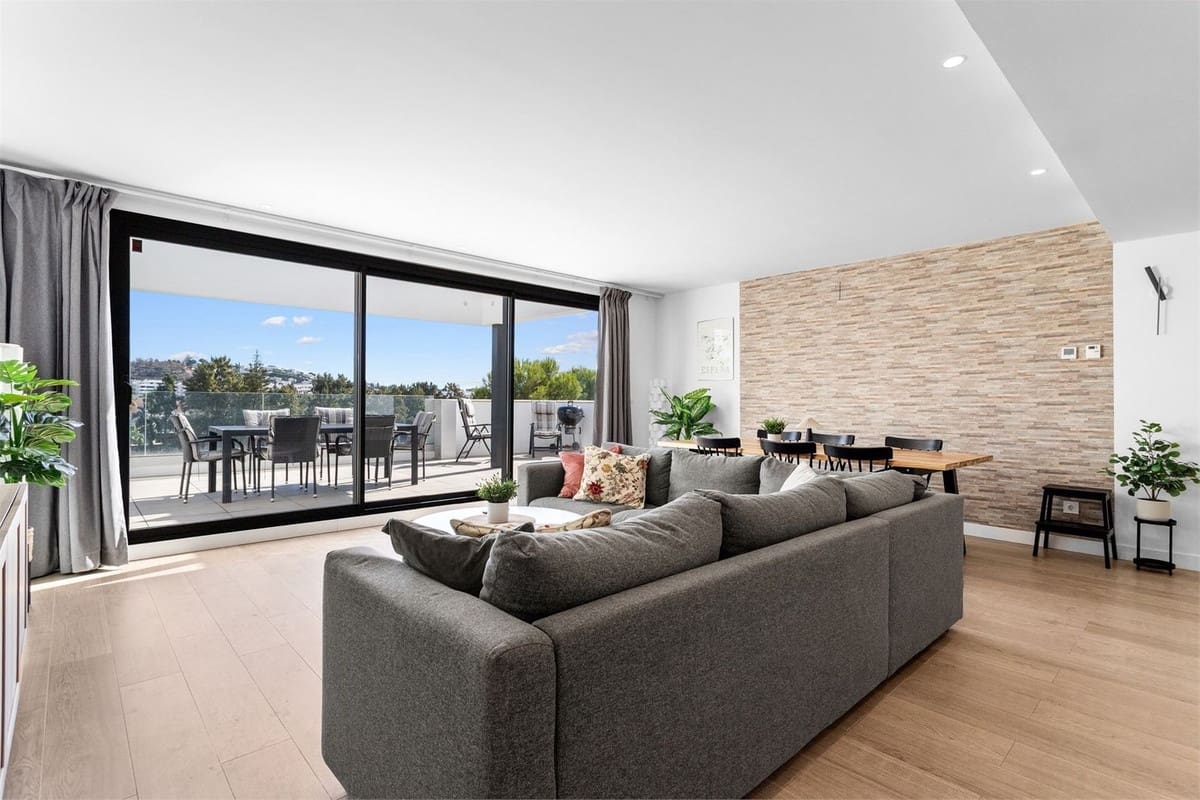 3 bedroom Apartment for sale in Mijas Costa with pool garage - € 619,000 (Ref: 9379310)