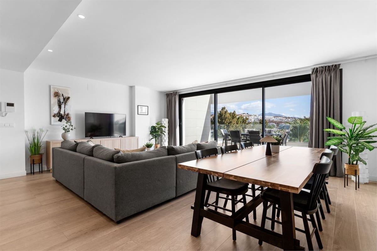 3 bedroom Apartment for sale in Mijas Costa with pool garage - € 619,000 (Ref: 9379310)