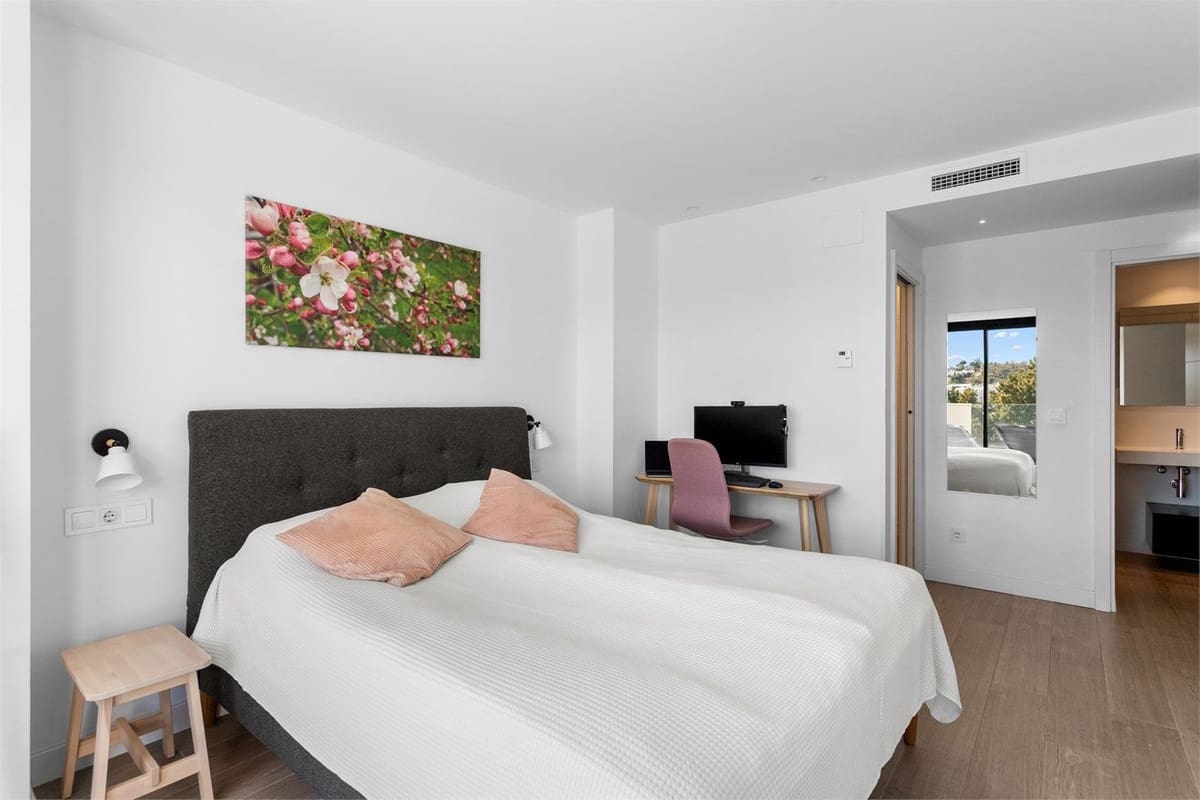 3 bedroom Apartment for sale in Mijas Costa with pool garage - € 619,000 (Ref: 9379310)