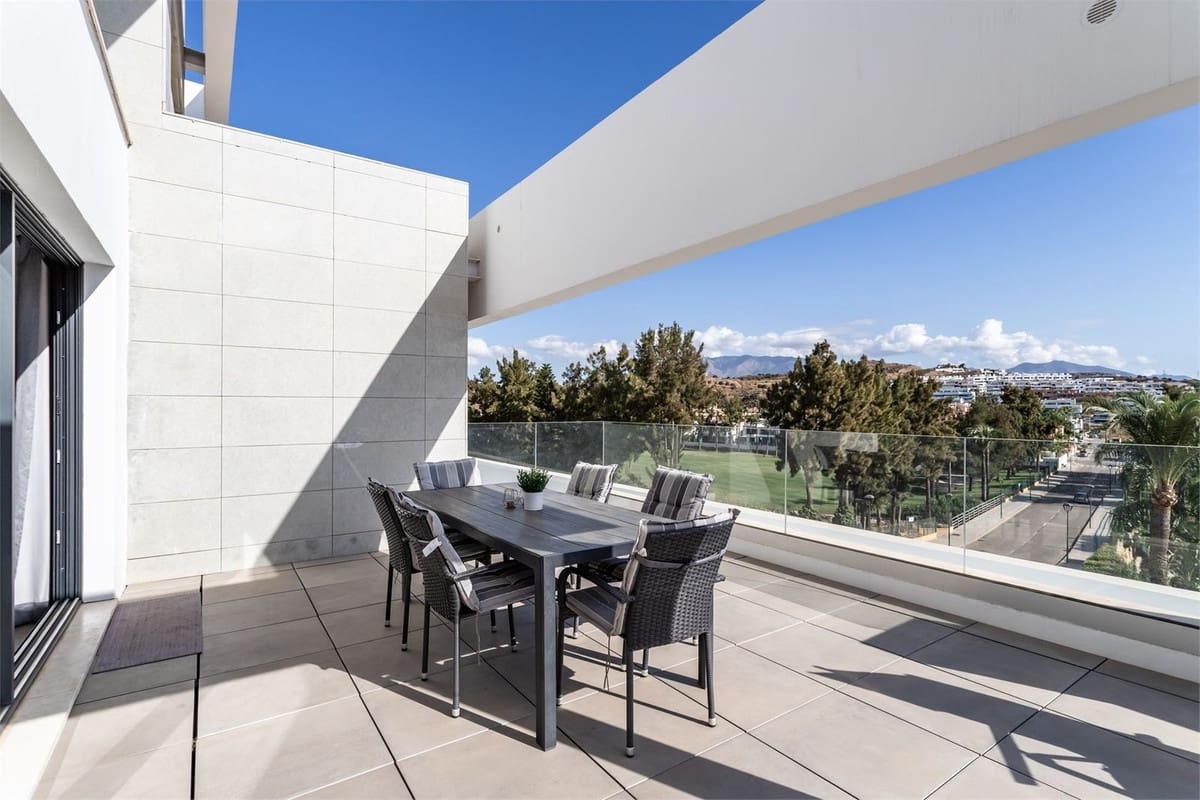 3 bedroom Apartment for sale in Mijas Costa with pool garage - € 619,000 (Ref: 9379310)