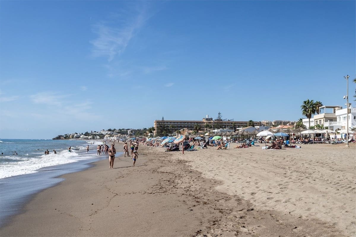 3 bedroom Apartment for sale in Mijas Costa with pool garage - € 619,000 (Ref: 9379310)