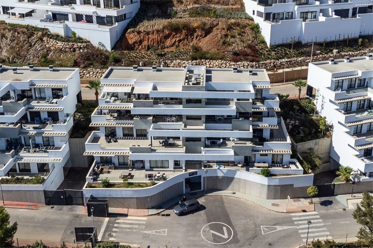 3 bedroom Apartment for sale in Mijas Costa with pool garage - € 619,000 (Ref: 9379310)