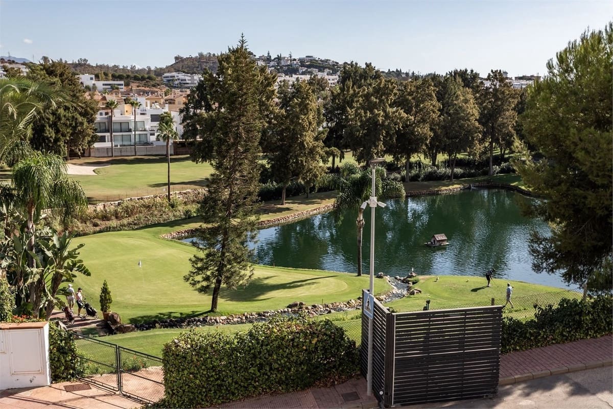 3 bedroom Apartment for sale in Mijas Costa with pool garage - € 619,000 (Ref: 9379310)