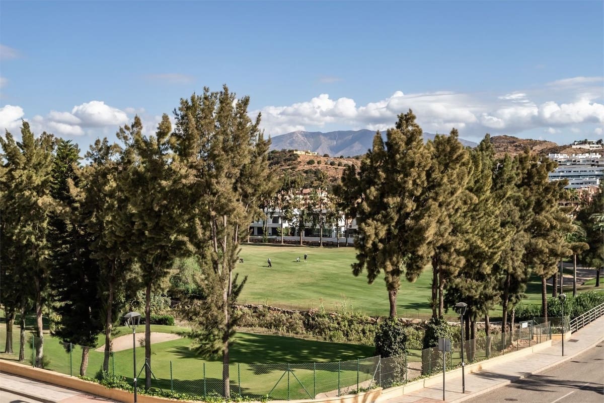 3 bedroom Apartment for sale in Mijas Costa with pool garage - € 619,000 (Ref: 9379310)