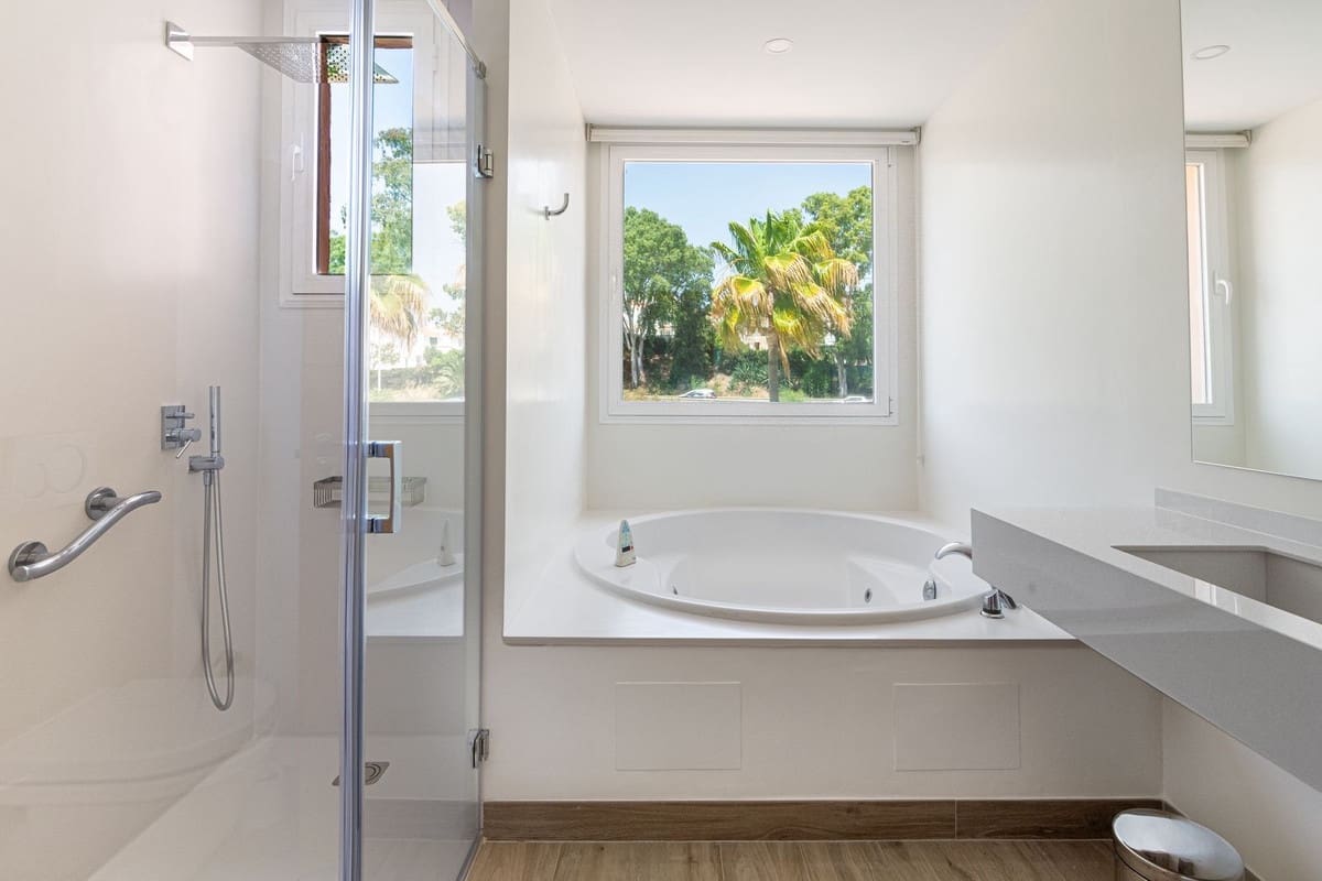 3 soveværelse Penthouse til salg i Guadalmina med swimmingpool - € 950.000 (Ref: 9379312)