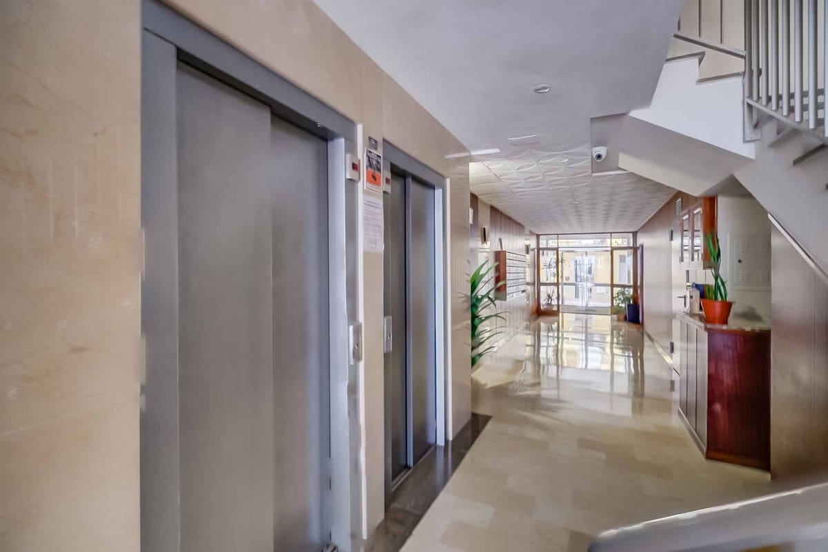 2 makuuhuone Huoneisto myytävänä paikassa Fuengirola - 593 000 € (Ref: 9379313)