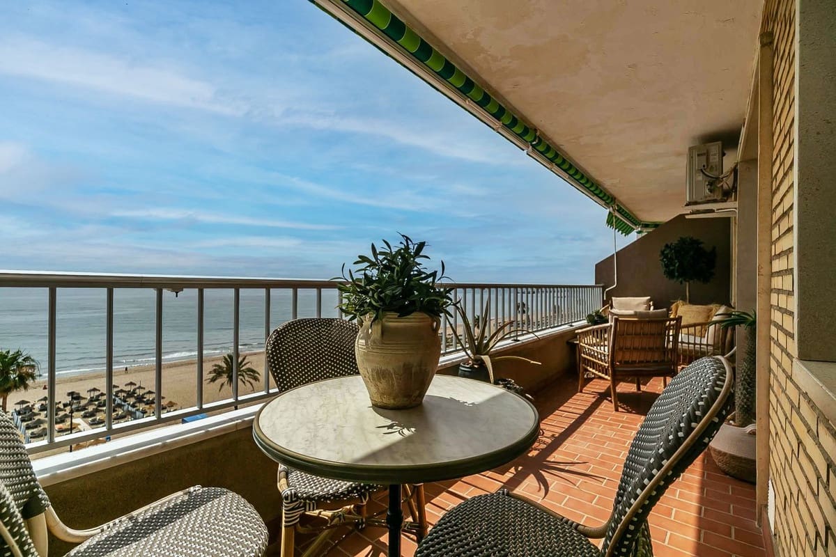 2 makuuhuone Huoneisto myytävänä paikassa Fuengirola - 593 000 € (Ref: 9379313)