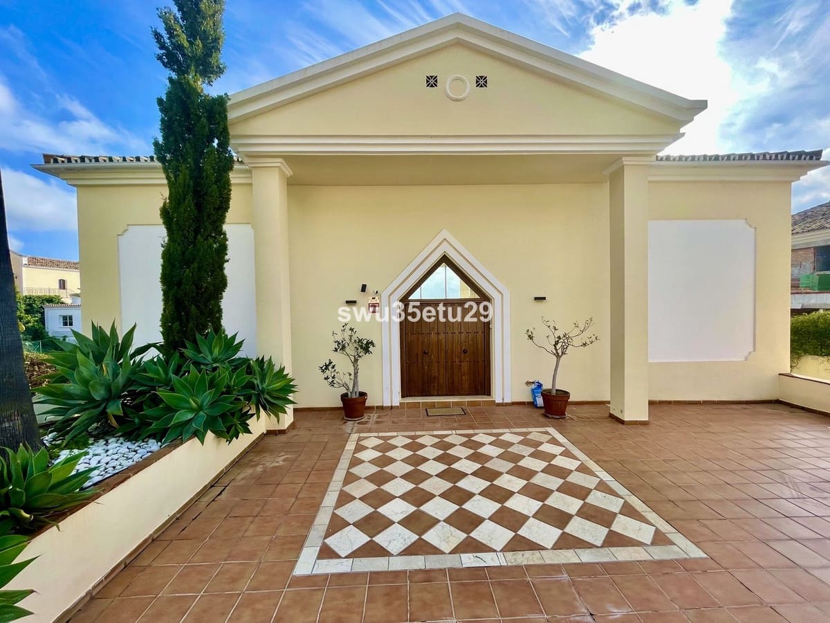 3 soverom Villa til salgs i Istan med svømmebasseng garasje - € 1 350 000 (Ref: 9379315)