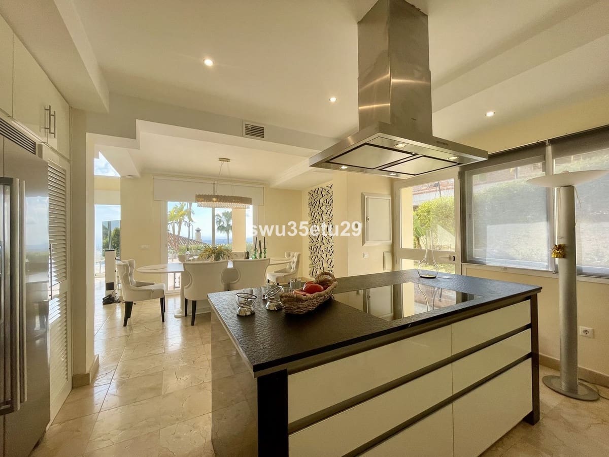 3 soverom Villa til salgs i Istan med svømmebasseng garasje - € 1 350 000 (Ref: 9379315)