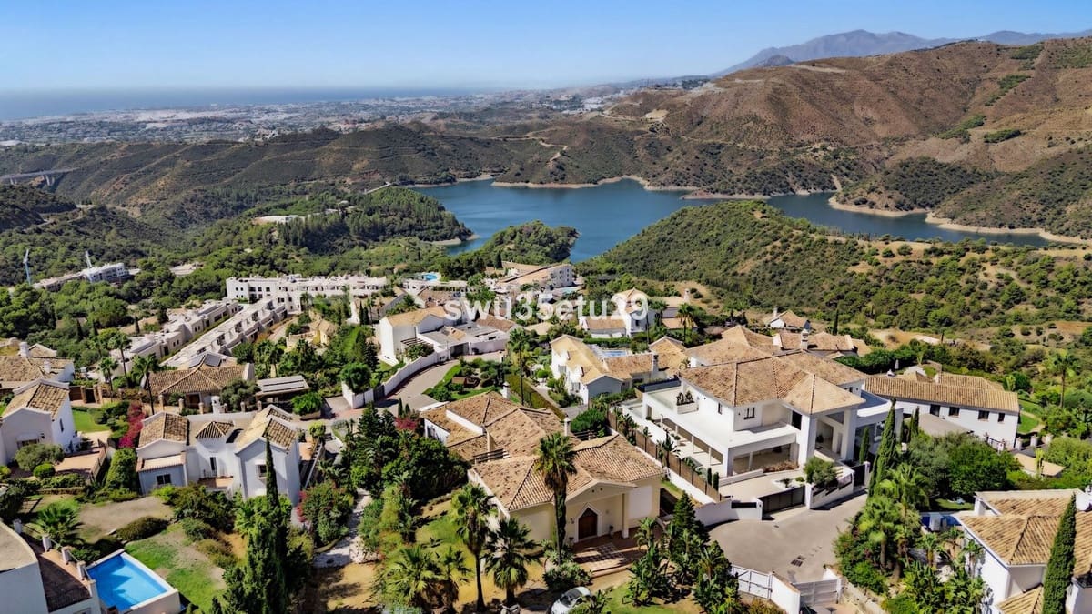 3 soverom Villa til salgs i Istan med svømmebasseng garasje - € 1 350 000 (Ref: 9379315)