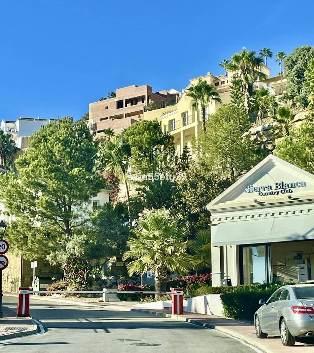 3 soverom Villa til salgs i Istan med svømmebasseng garasje - € 1 350 000 (Ref: 9379315)