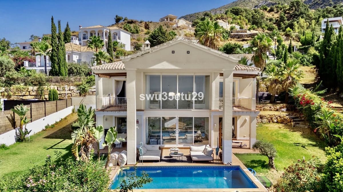 3 soverom Villa til salgs i Istan med svømmebasseng garasje - € 1 350 000 (Ref: 9379315)