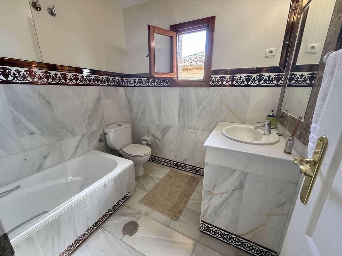 2 soverom Hus til salgs i Mijas Golf med svømmebasseng garasje - € 415 000 (Ref: 9379317)