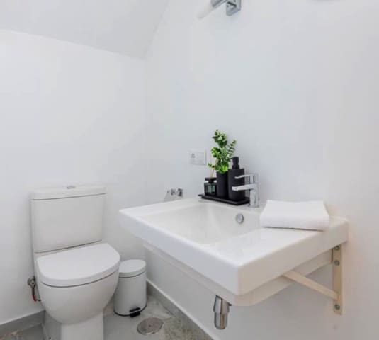 2 sypialnia Penthouse na sprzedaż w Nueva Andalucia, Marbella z basenem garażem - 615 000 € (Ref: 9380051)